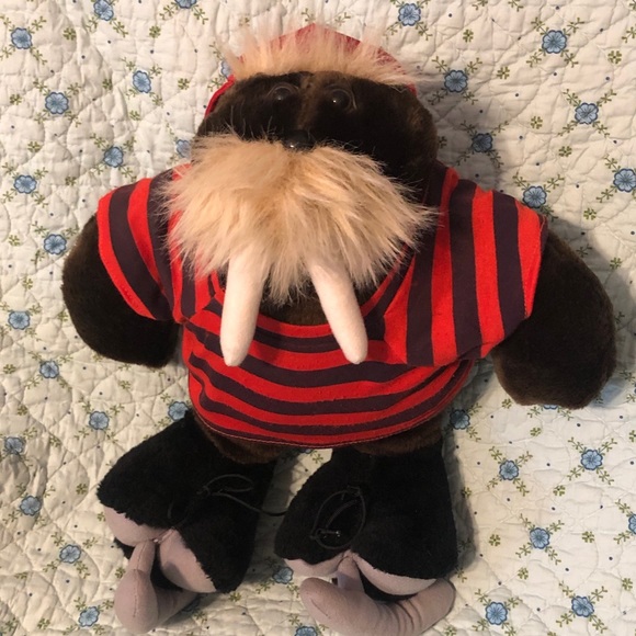 SOLD! Vintage Double Toe Wally Skating Walrus - Picture 2 of 12